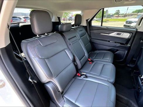 Used 2025 Ford Explorer Active w/ Active Comfort Package RWD image 20