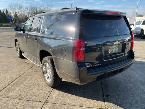 Used 2019 Chevrolet Suburban LT image 6