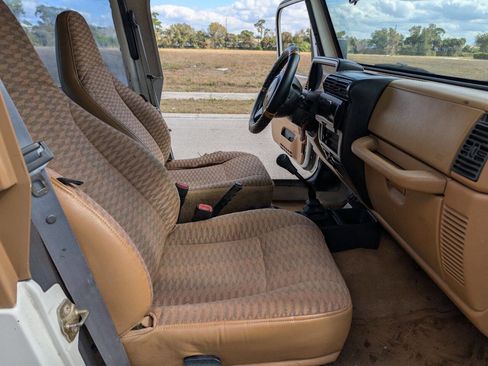 Used 1998 Jeep Wrangler SE image 15