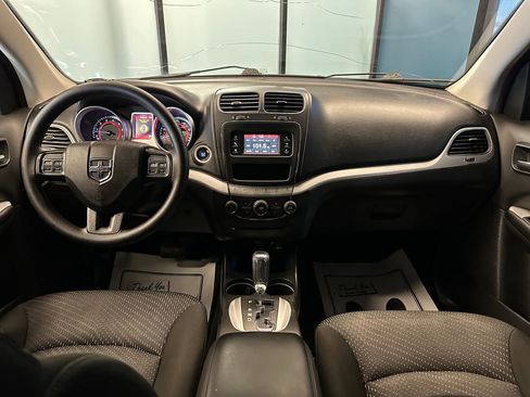 Used 2020 Dodge Journey SE FWD image 9