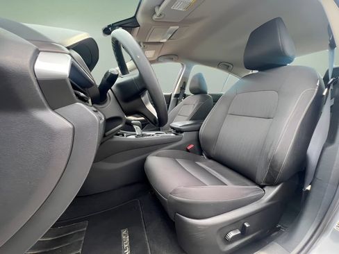 Used 2024 Nissan Altima 2.5 SV FWD image 16