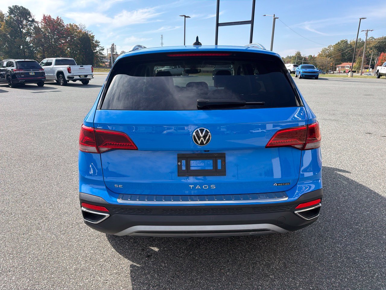 Used 2023 Volkswagen Taos SE w/ Panoramic Sunroof Package AWD/4WD image 8