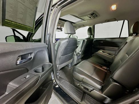 Used 2016 Honda Pilot Touring image 17