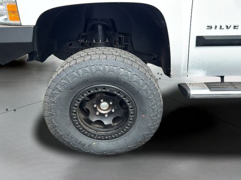 Used 2010 Chevrolet Silverado 1500 LTZ AWD/4WD image 36