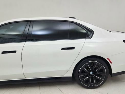 Used 2023 BMW 740i w/ Executive Package image 11