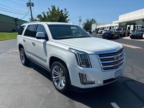 Used 2018 Cadillac Escalade Platinum AWD/4WD image 1