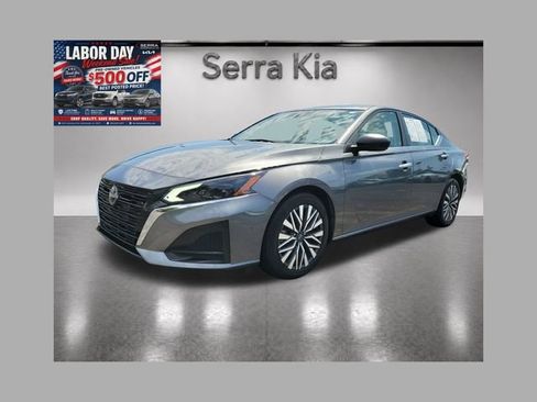 Used 2024 Nissan Altima 2.5 SV FWD image 1