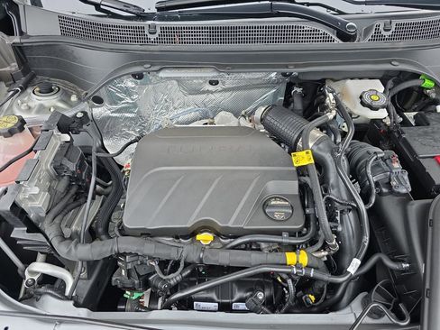 Used 2025 Chevrolet Trax LT FWD image 25
