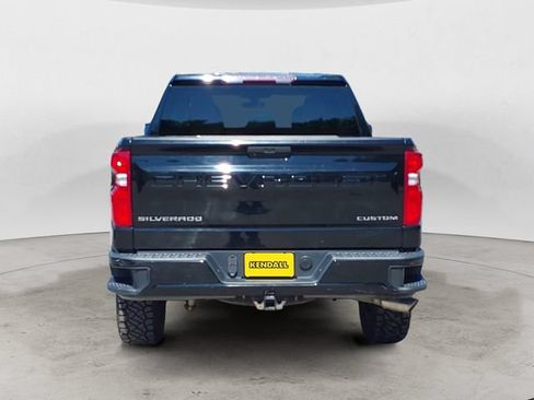 Used 2019 Chevrolet Silverado 1500 Custom Trail Boss w/ Custom Convenience Package AWD/4WD image 4