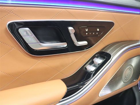 Used 2022 Mercedes-Benz S 580 4MATIC Sedan w/ AMG Line Package image 12