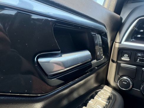 Used 2025 Chevrolet Tahoe LT RWD image 19
