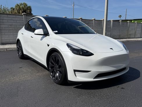 Used 2024 Tesla Model Y Performance AWD/4WD image 8
