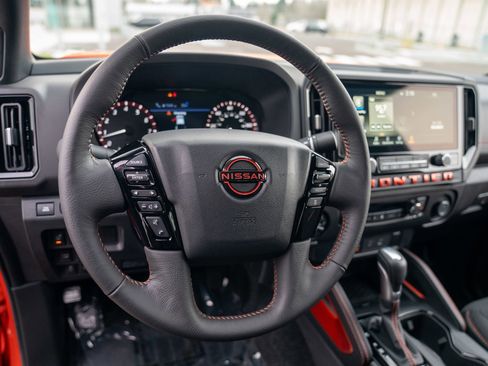Used 2025 Nissan Frontier PRO-4X image 13