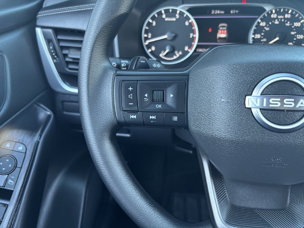 Used 2025 Nissan Rogue S AWD/4WD image 16