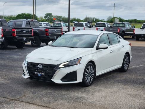 Used 2023 Nissan Altima 2.5 SV image 3