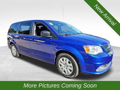 Used 2018 Dodge Grand Caravan SE w/ UConnect Hands-Free Group