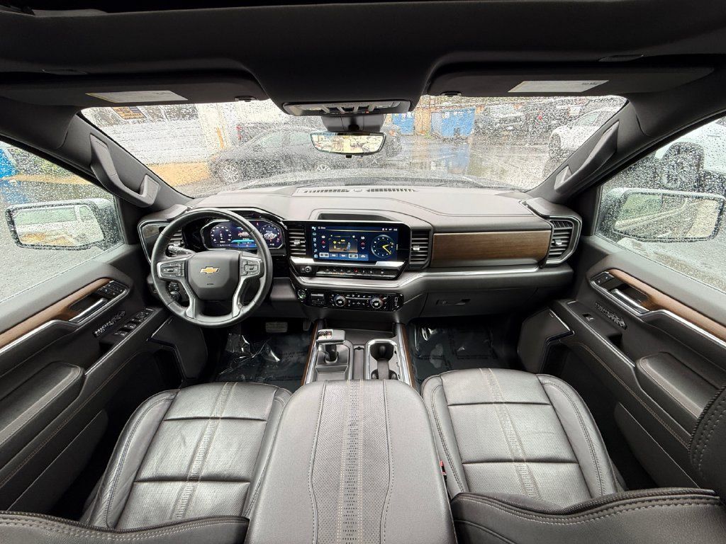 Used 2024 Chevrolet Silverado 1500 High Country w/ Technology Package AWD/4WD image 24