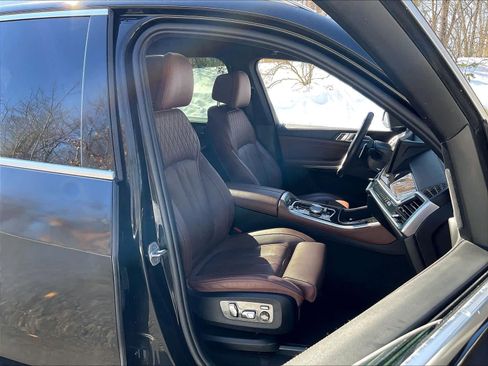 Used 2025 BMW X5 xDrive50e image 11