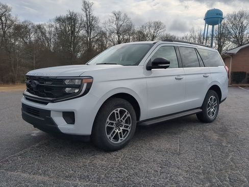 New 2026 Ford Expedition Active RWD image 6