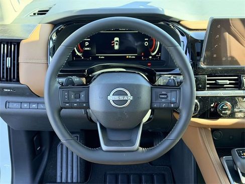 New 2026 Nissan Pathfinder Platinum image 18