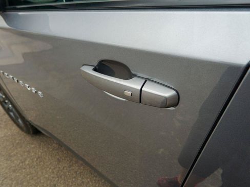 Used 2021 Chevrolet Traverse RS AWD/4WD image 8