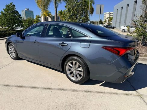 Used 2021 Toyota Avalon XLE image 2