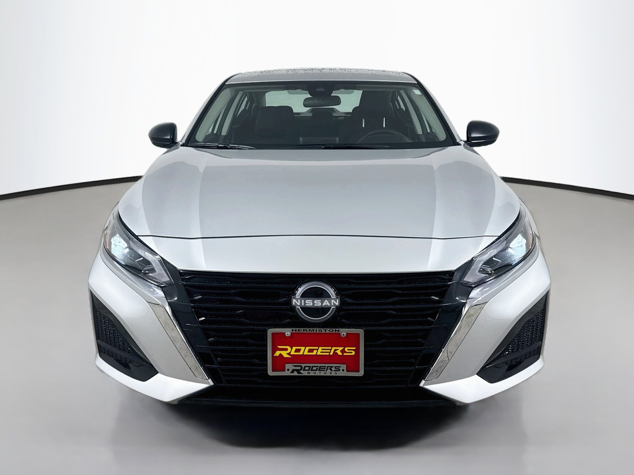 Used 2025 Nissan Altima 2.5 SV AWD/4WD image 2