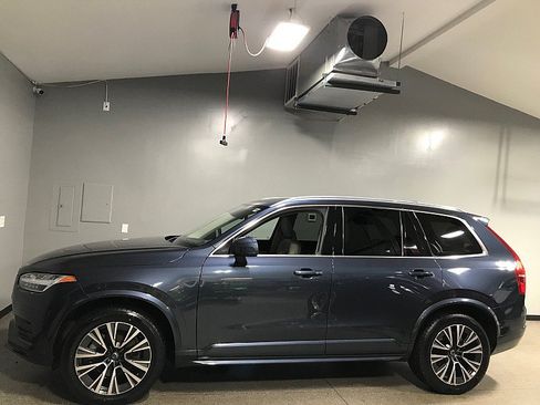 Used 2020 Volvo XC90 T5 Momentum w/ Protection Package Premier FWD image 6