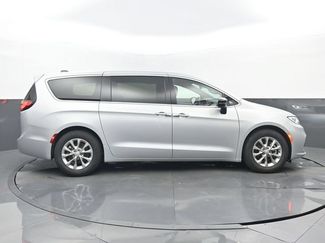 Used 2026 Chrysler Pacifica Limited FWD video 2