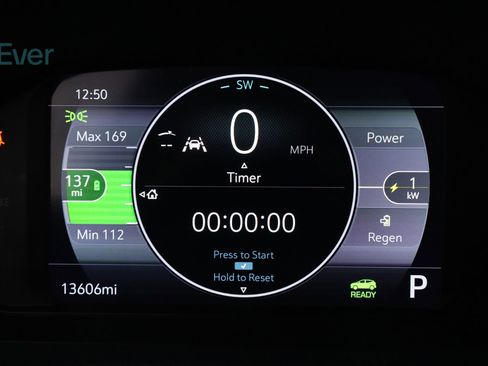 Used 2022 Chevrolet Bolt EUV Premier w/ Super Cruise Package image 7