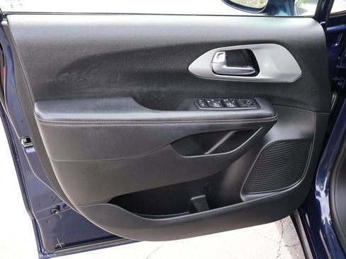 Used 2019 Chrysler Pacifica Touring Plus w/ S Appearance Package FWD image 5