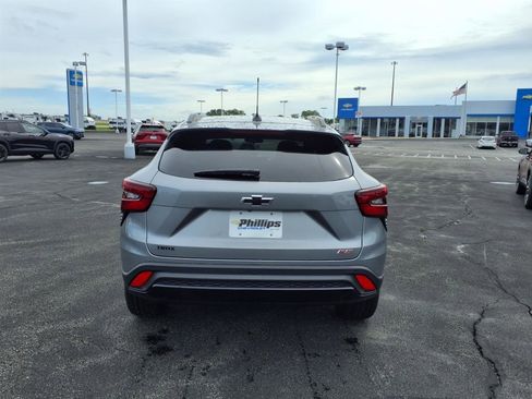 New 2025 Chevrolet Trax RS w/ Sunroof Package image 5