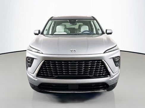 Used 2025 Buick Enclave Avenir w/ Super Cruise Package image 2