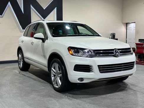 Used 2011 Volkswagen Touareg Executive image 3