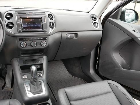 Used 2017 Volkswagen Tiguan S image 23