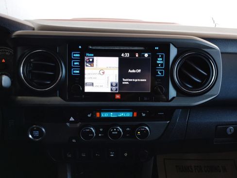 Used 2016 Toyota Tacoma TRD Sport RWD image 30