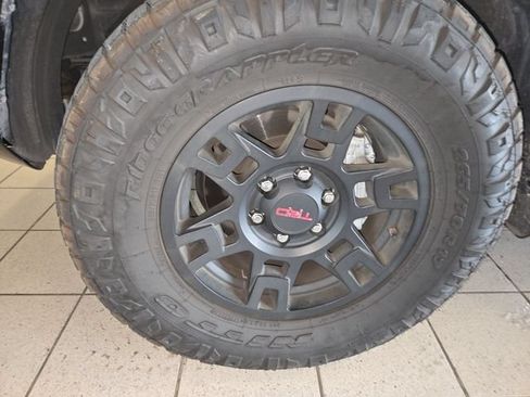Used 2023 Toyota 4Runner SR5 Premium w/ Moonroof Package AWD/4WD image 10