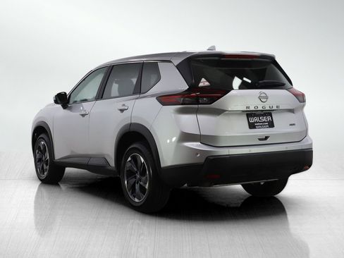 Used 2025 Nissan Rogue SV AWD/4WD image 3