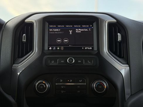 Used 2020 Chevrolet Silverado 1500 Custom w/ Custom Value Package image 19