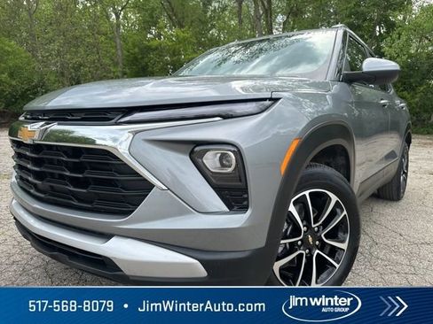Used 2025 Chevrolet TrailBlazer LT AWD/4WD image 1