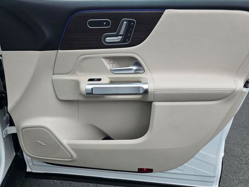 New 2026 Mercedes-Benz GLB 250 4MATIC image 24