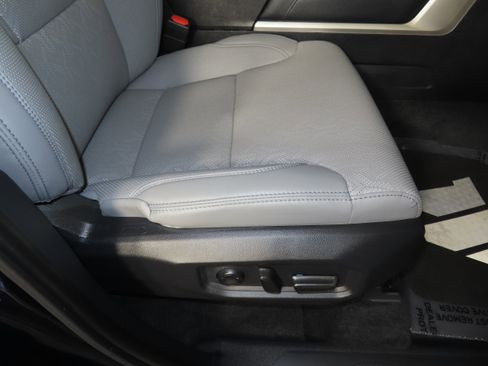 Used 2025 Toyota Tundra Limited AWD/4WD image 22