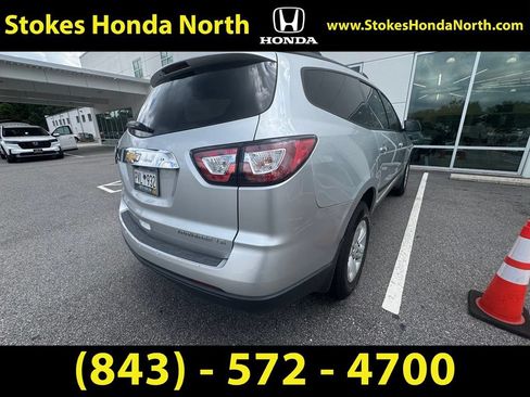Used 2015 Chevrolet Traverse LS FWD image 8