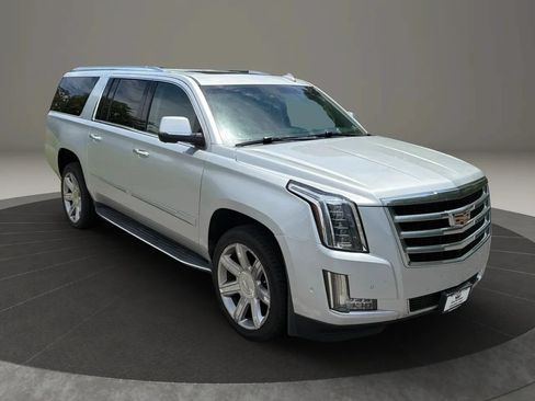 Used 2020 Cadillac Escalade ESV Luxury AWD/4WD image 7