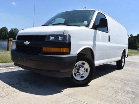Used 2021 Chevrolet Express 2500 w/ Driver Convenience Package RWD image 5