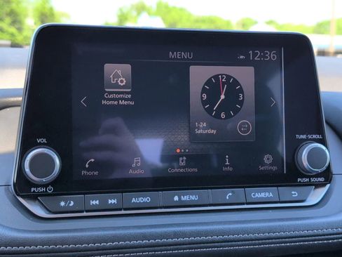 Used 2024 Nissan Rogue SV image 18