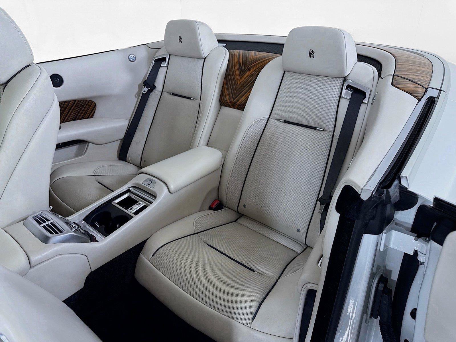 Used 2016 Rolls-Royce Dawn RWD image 27
