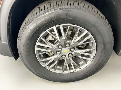 Used 2025 Chevrolet Traverse LT AWD/4WD image 11