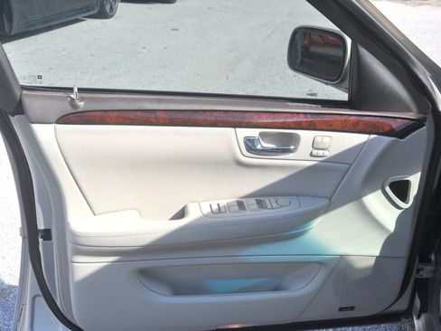Used 2008 Cadillac DTS FWD image 30