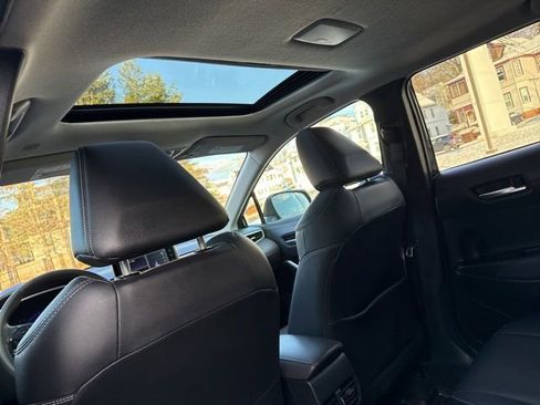 Certified 2022 Toyota Corolla Cross XLE image 12